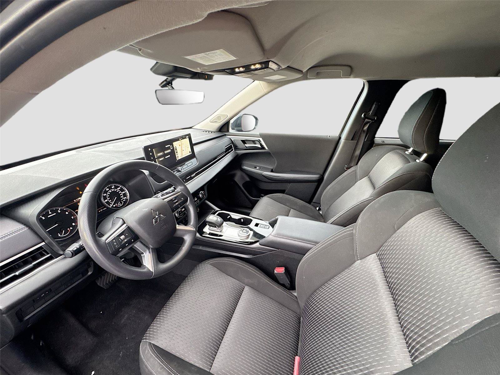 Used 2025 Mitsubishi Outlander ES FWD image 9