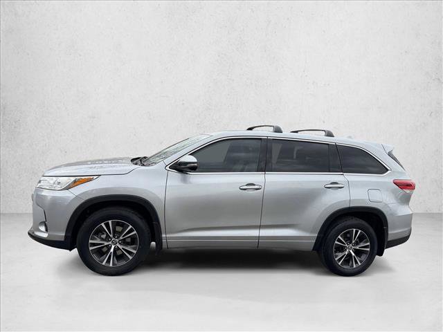 Used 2018 Toyota Highlander Plus AWD/4WD image 4