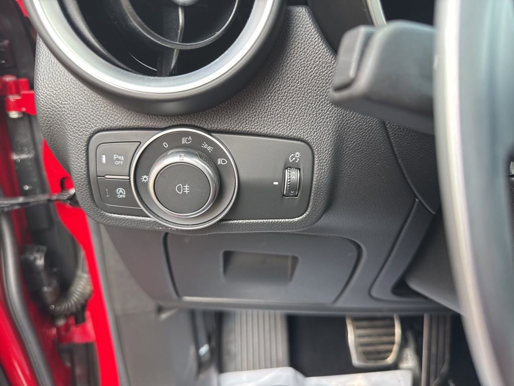 Used 2024 Alfa Romeo Stelvio Veloce image 40