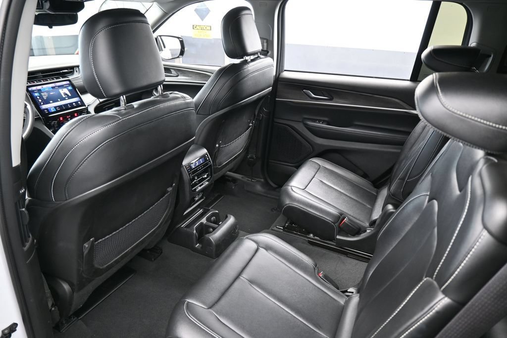 Used 2023 Jeep Grand Cherokee L Limited AWD/4WD image 37