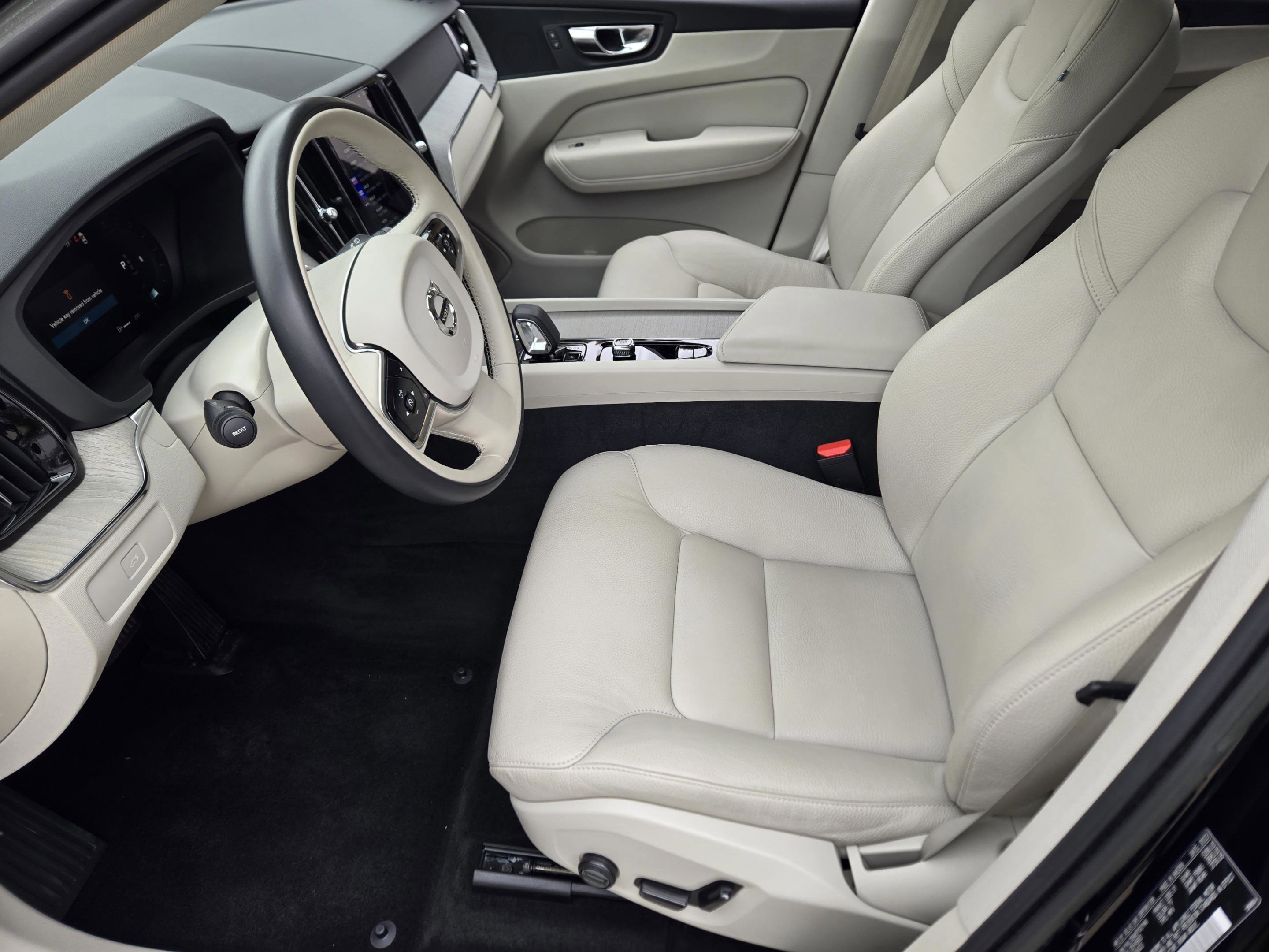 Used 2023 Volvo XC60 B5 Plus w/ Climate Package image 21