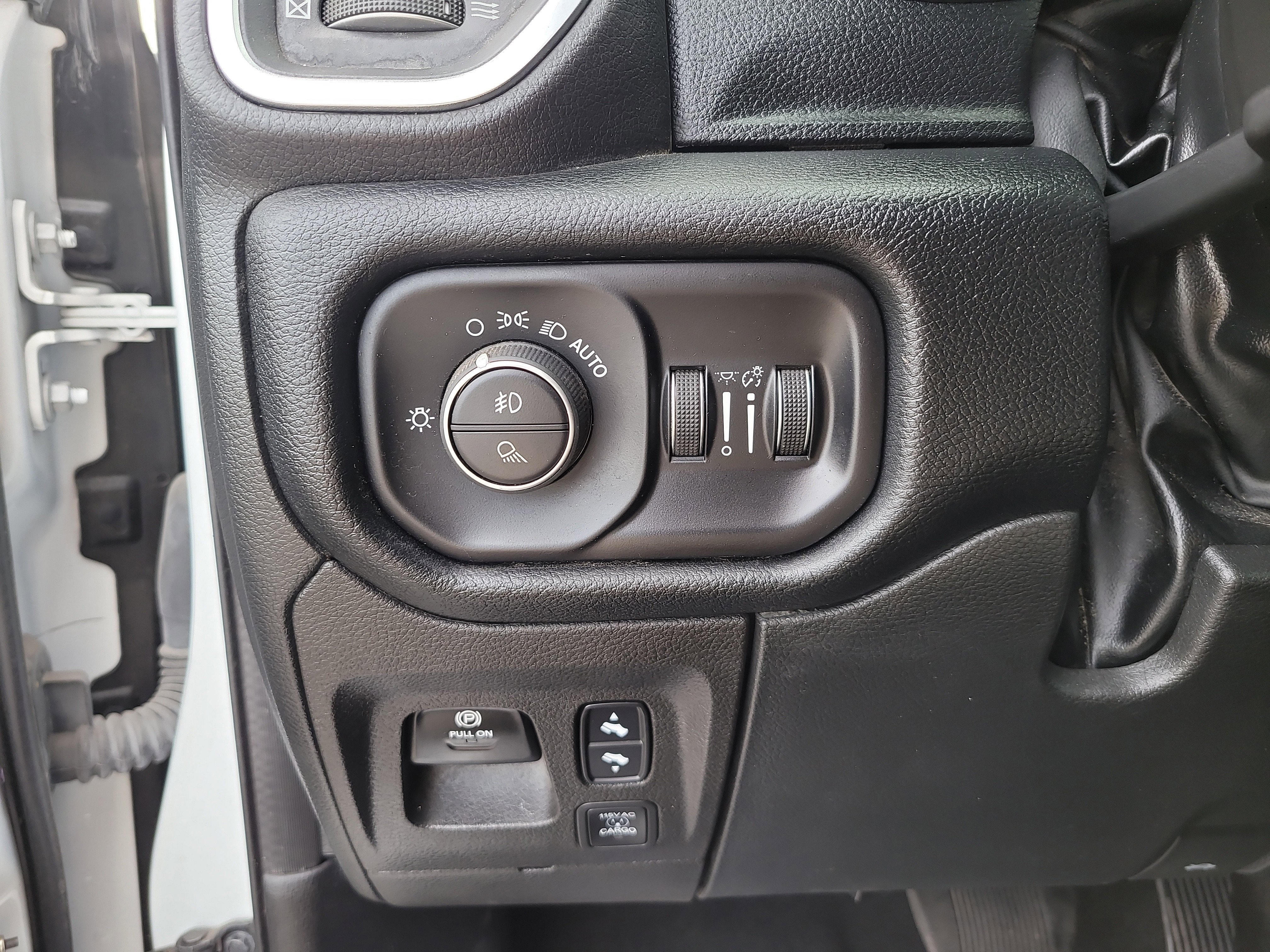 Used 2022 RAM 1500 Laramie image 32