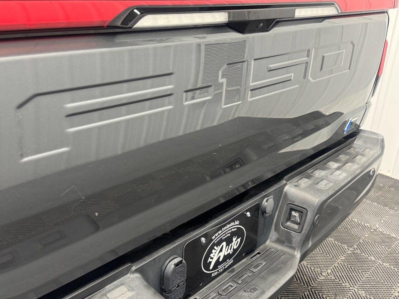 Used 2022 Ford F150 Lightning Lariat image 7