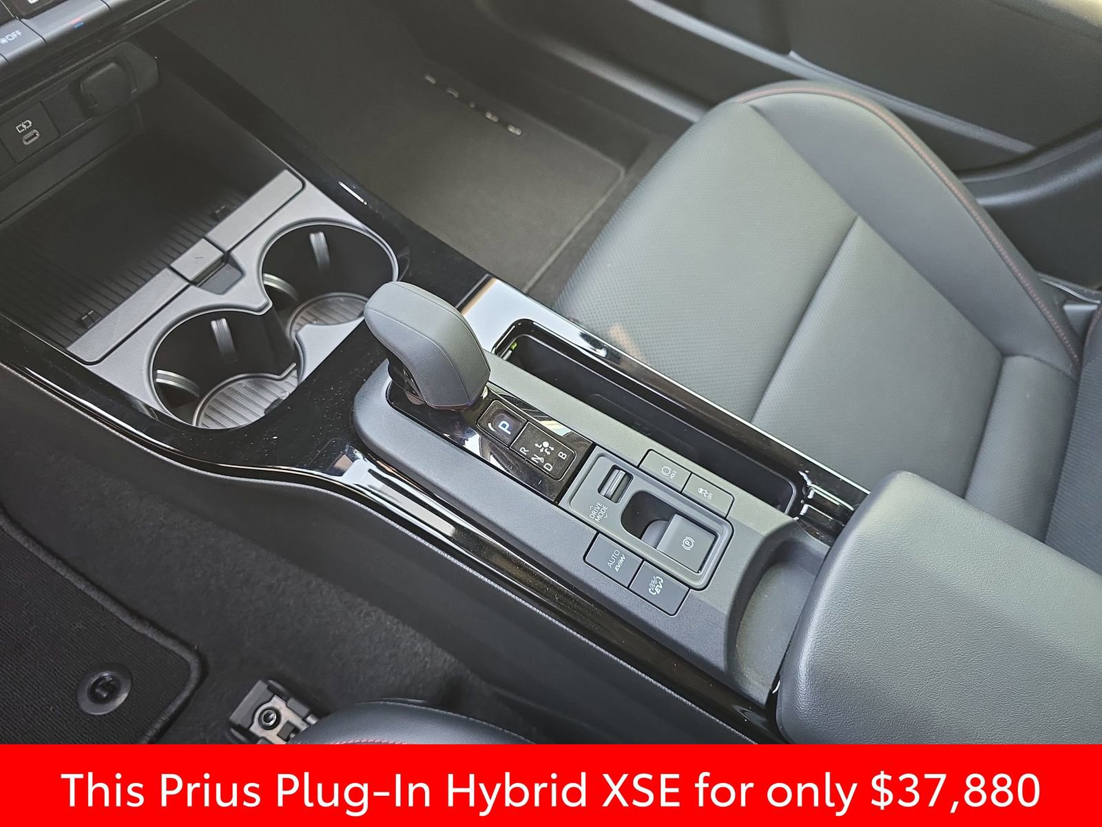 Used 2026 Toyota Prius Plug-In Hybrid FWD image 32