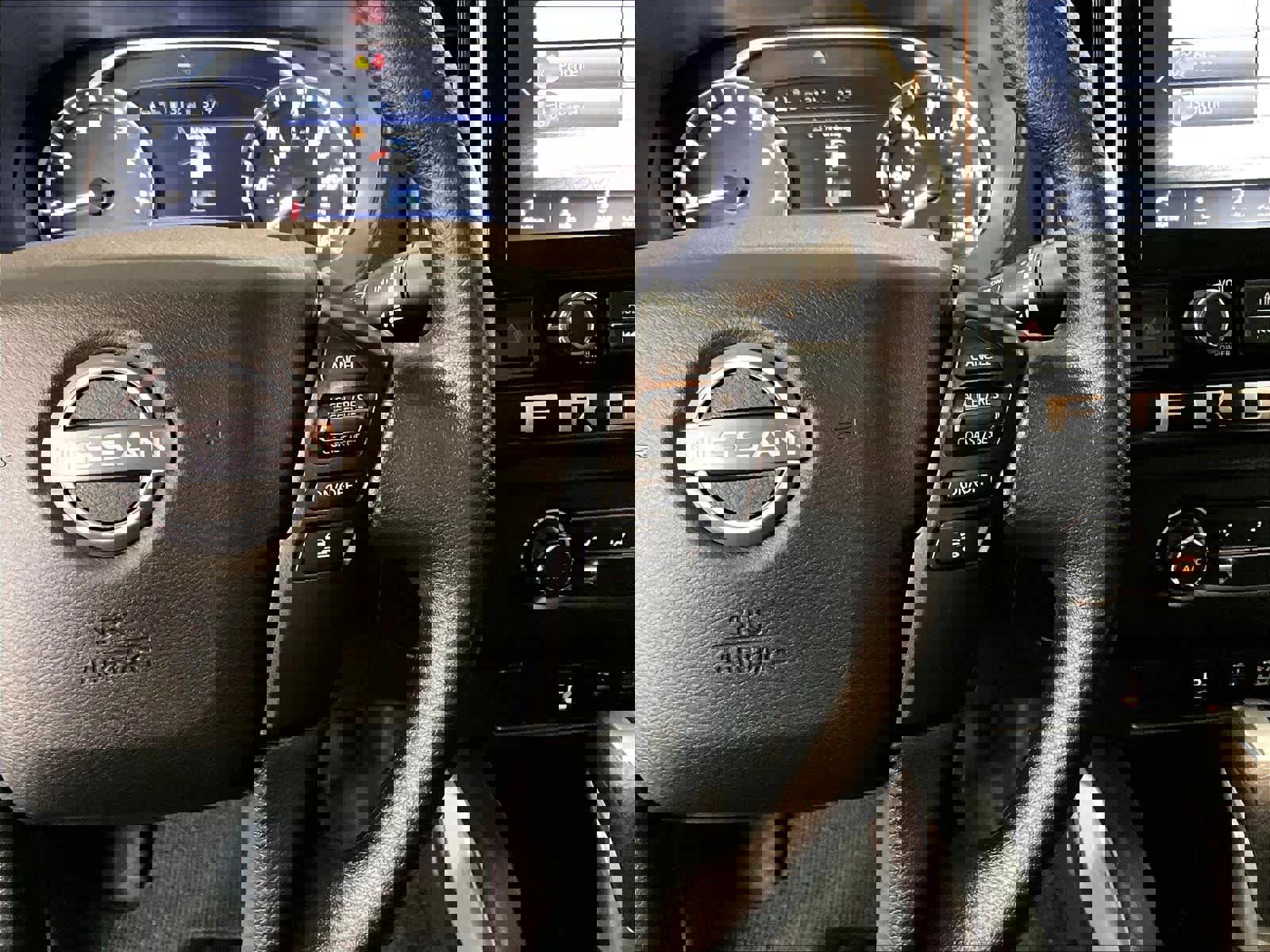 Used 2025 Nissan Frontier SV image 24