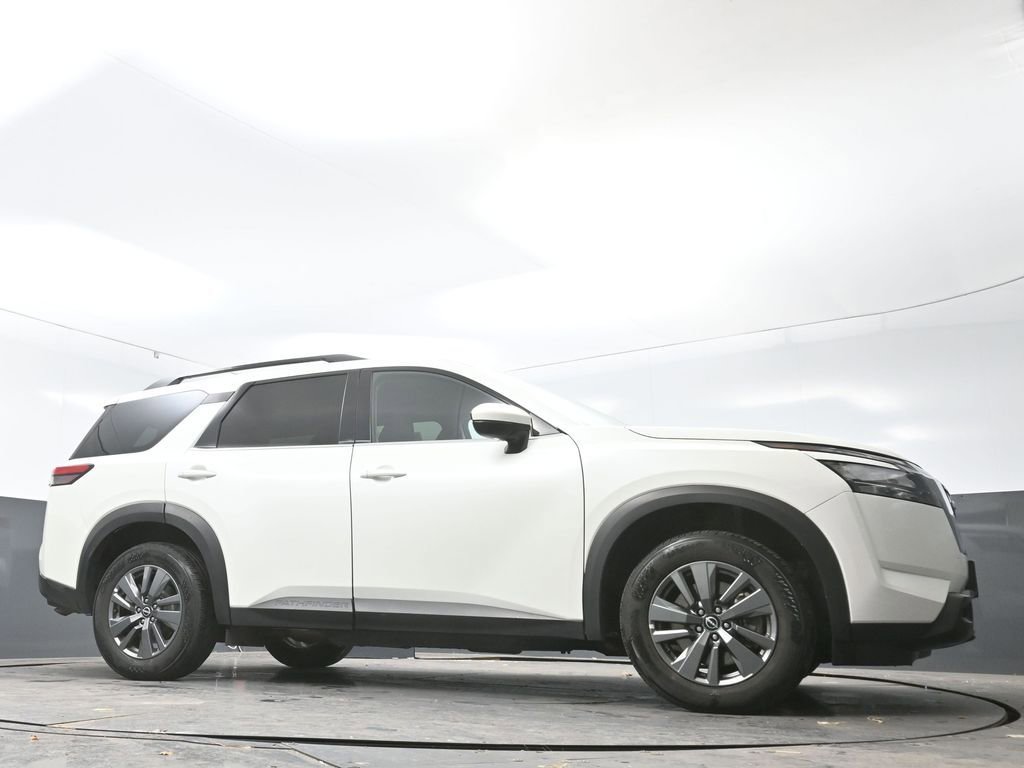 Used 2024 Nissan Pathfinder SV image 50