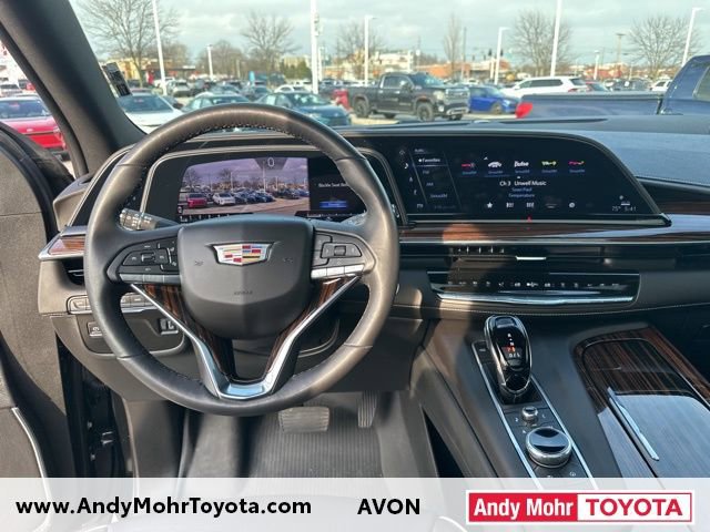 Used 2023 Cadillac Escalade Premium Luxury image 16