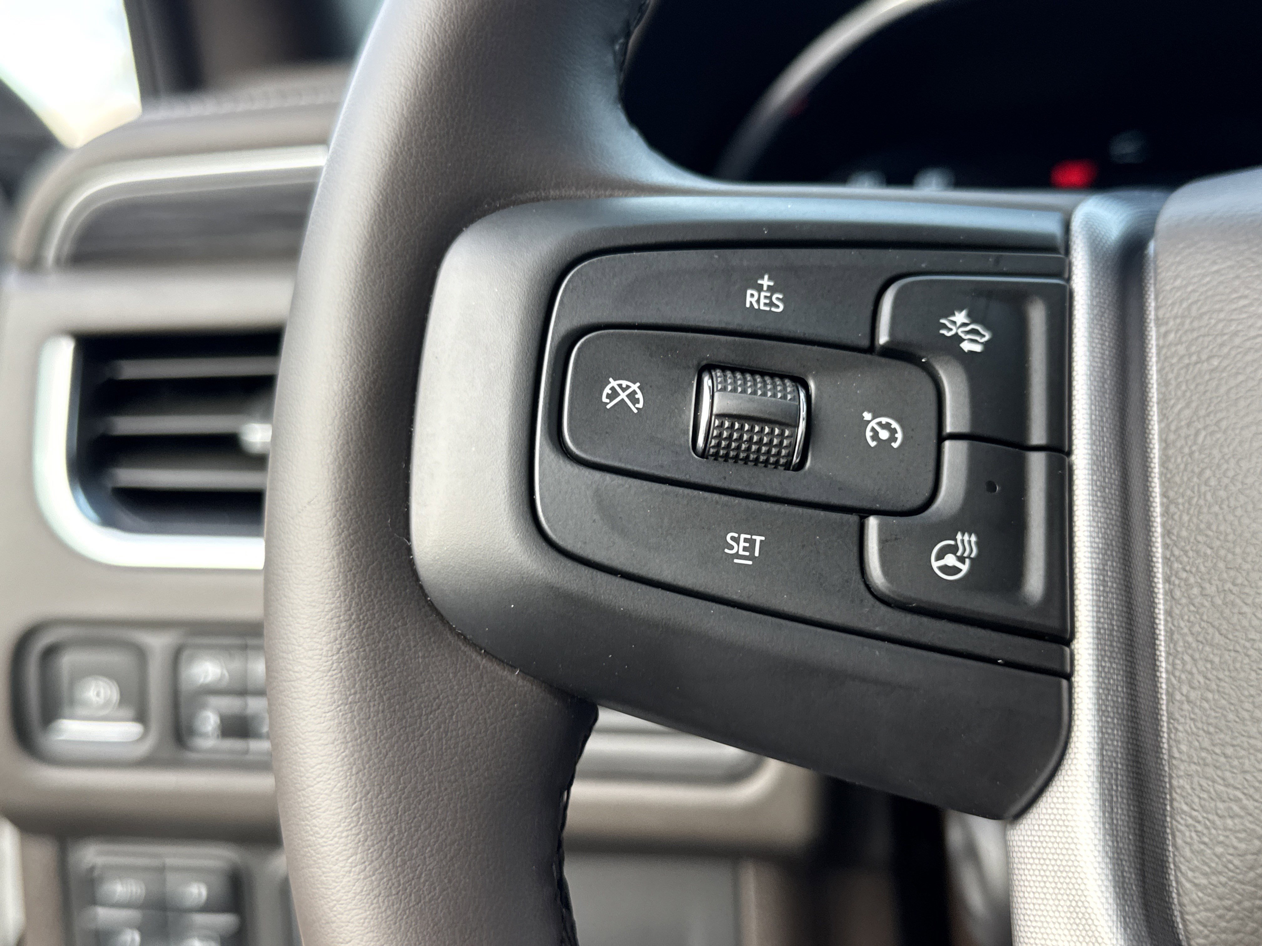 Used 2024 GMC Yukon XL SLT w/ SLT Luxury Package image 20