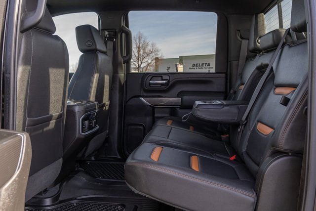 Used 2023 GMC Sierra 2500 AT4 w/ AT4 Premium Plus Package AWD/4WD image 8