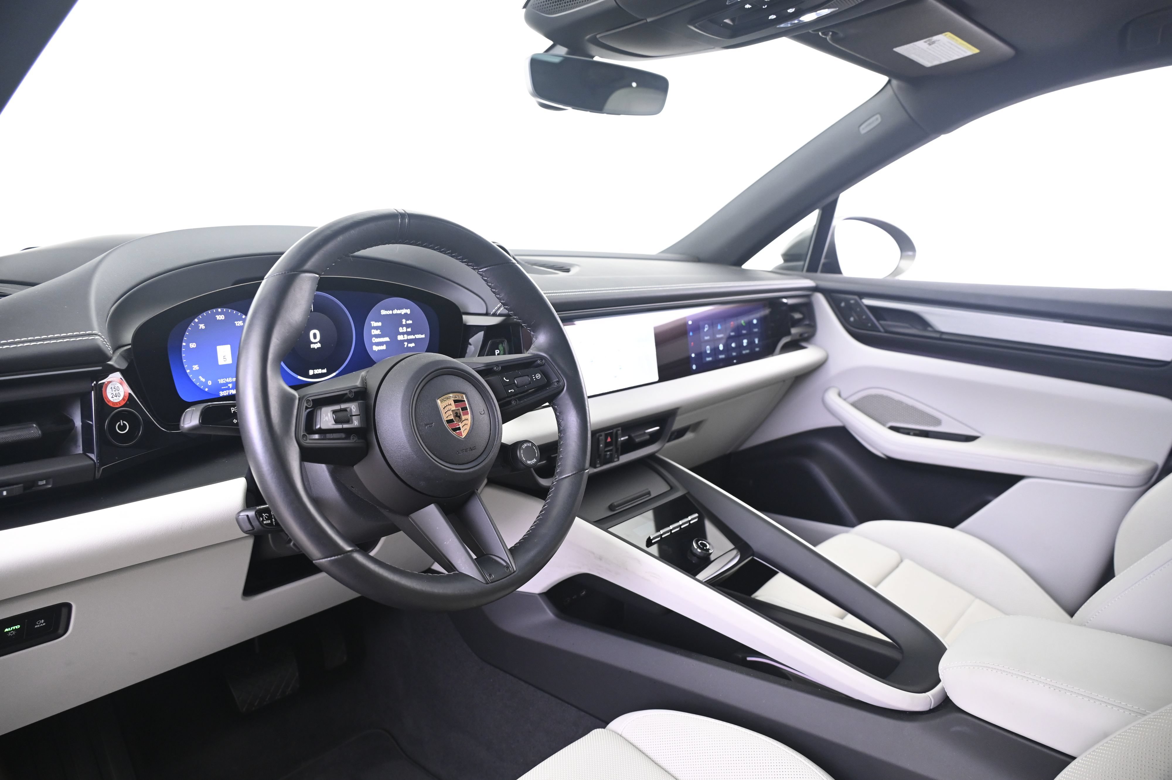 Certified 2024 Porsche Macan 4 Electric AWD/4WD image 4
