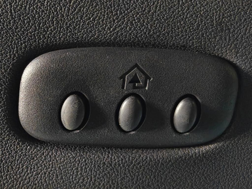 Used 2015 Ford F250 Lariat w/ Chrome Package image 12