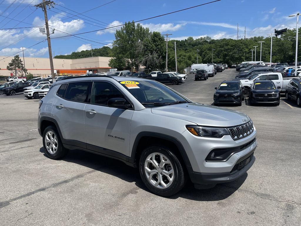 Used 2024 Jeep Compass Latitude AWD/4WD image 6