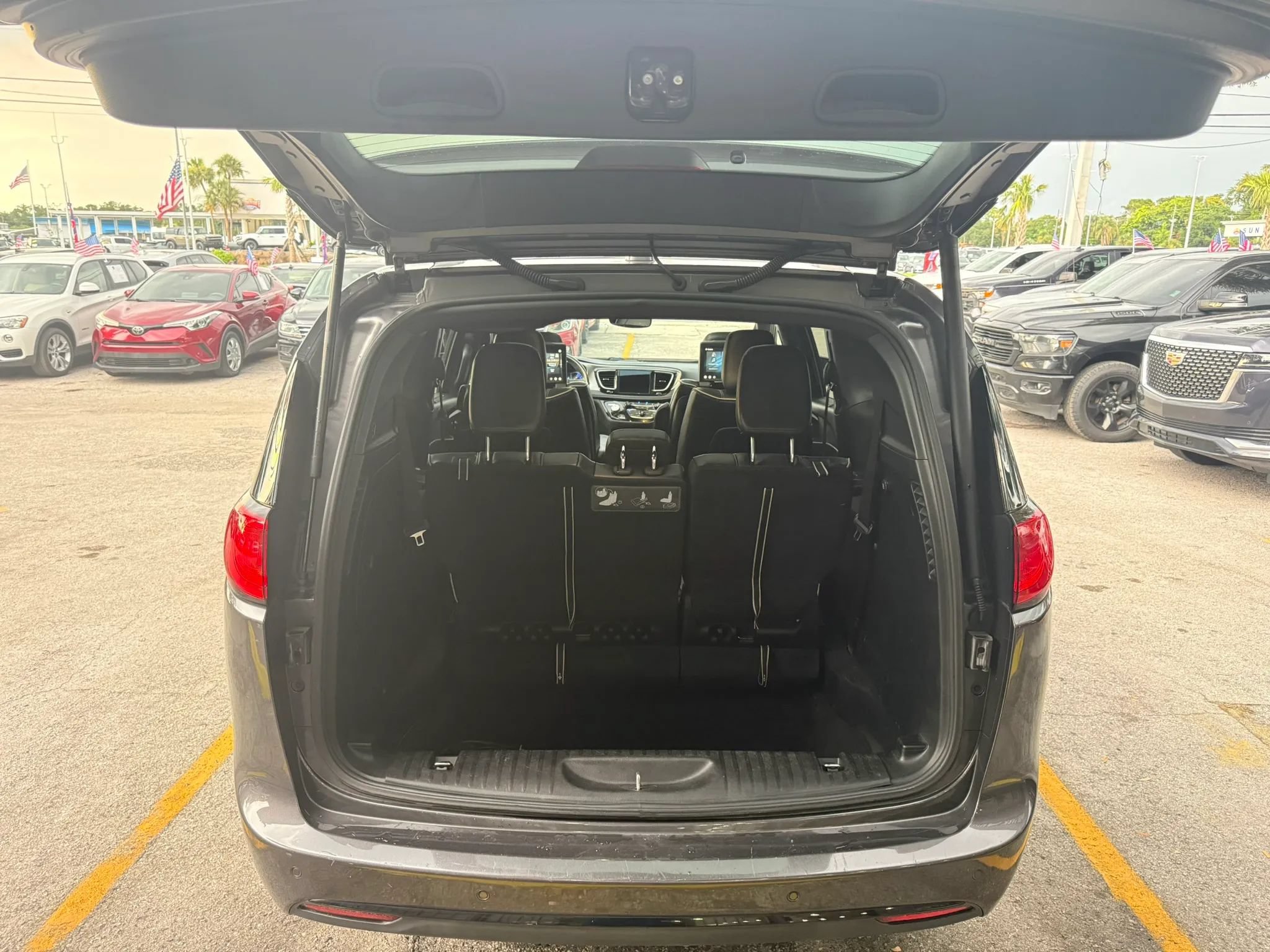Used 2019 Chrysler Pacifica Limited w/ Advanced Safetytec Group FWD image 20
