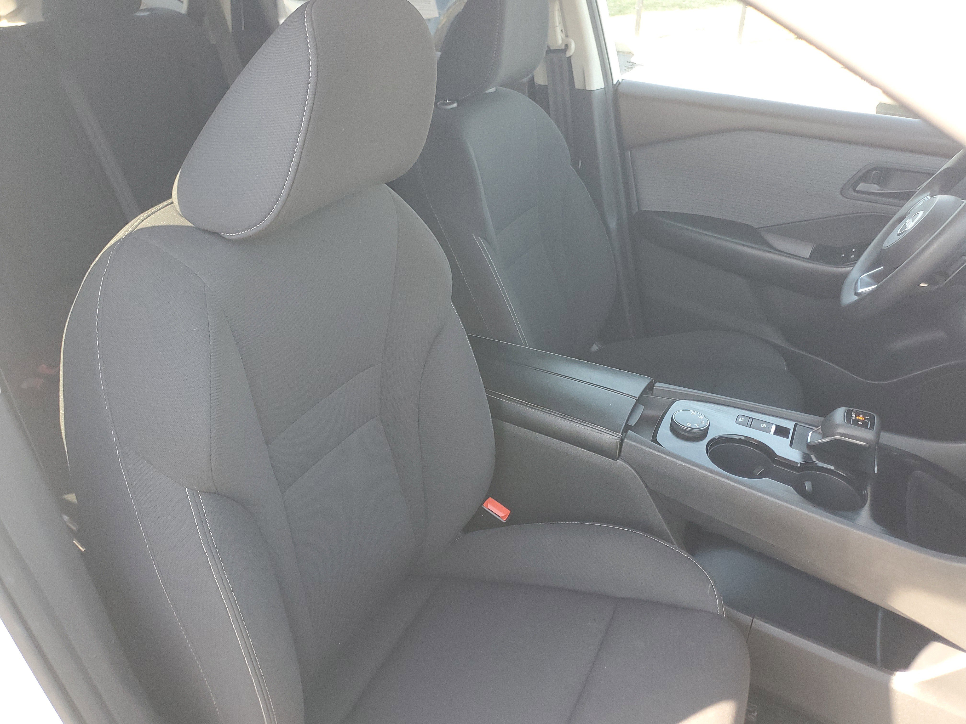 Used 2023 Nissan Rogue S image 29