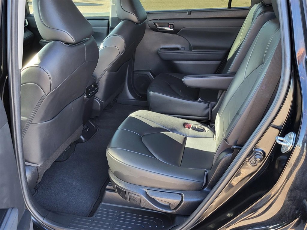 Used 2023 Toyota Highlander XLE image 13