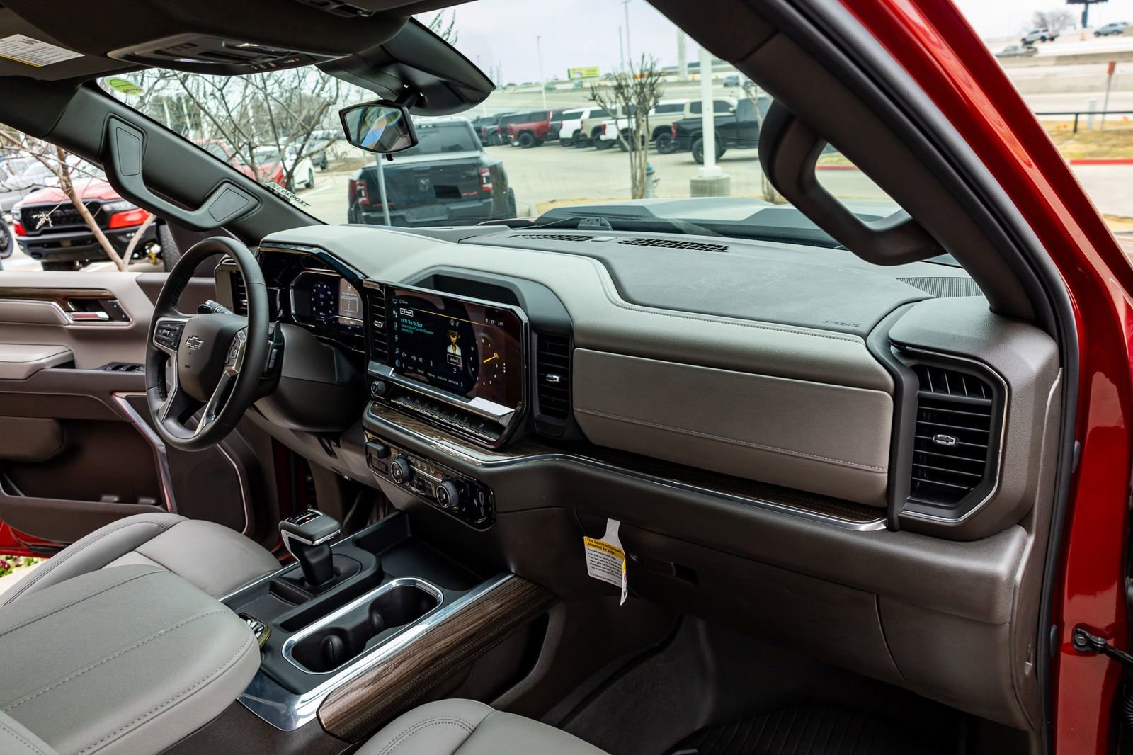 Used 2024 Chevrolet Silverado 1500 LT Trail Boss w/ LT Trail Boss Premium Package AWD/4WD image 17