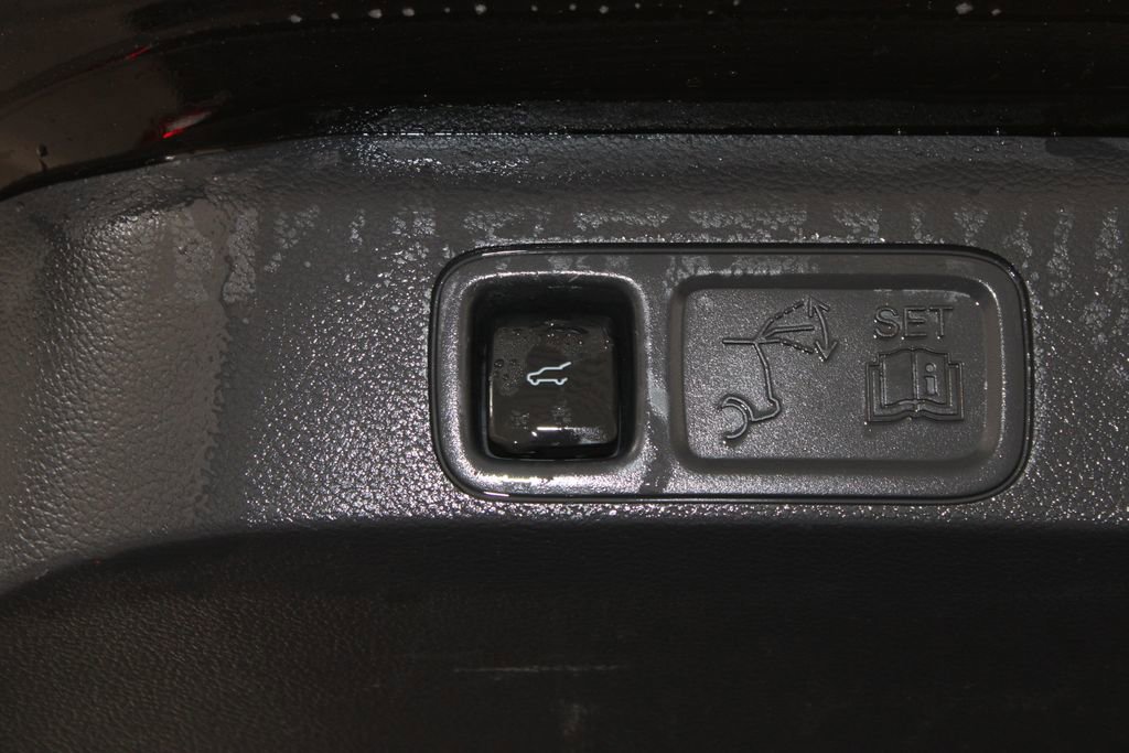 Used 2024 Ford Expedition Max XLT image 17