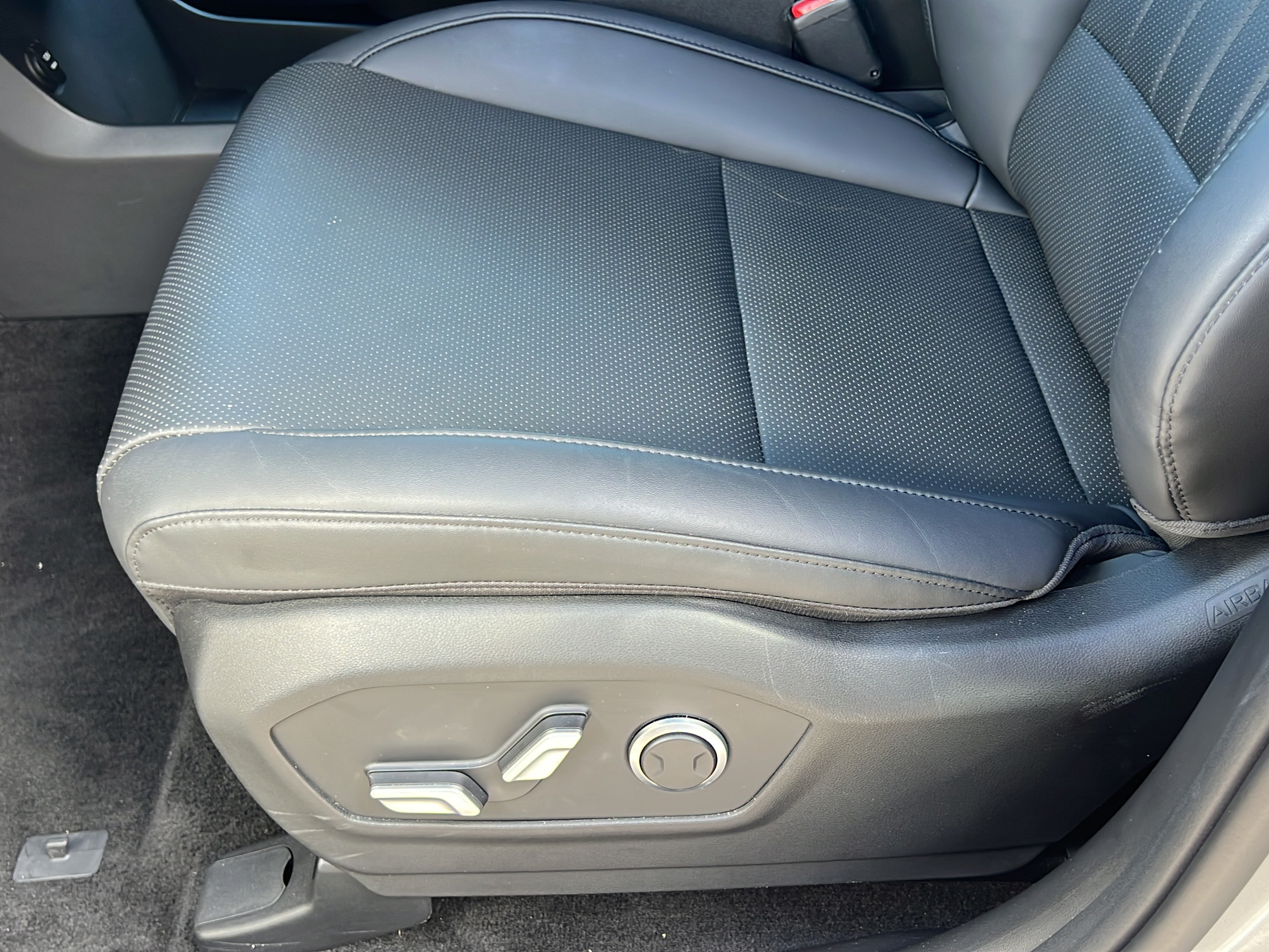 Used 2025 Hyundai Santa Fe SEL FWD image 14