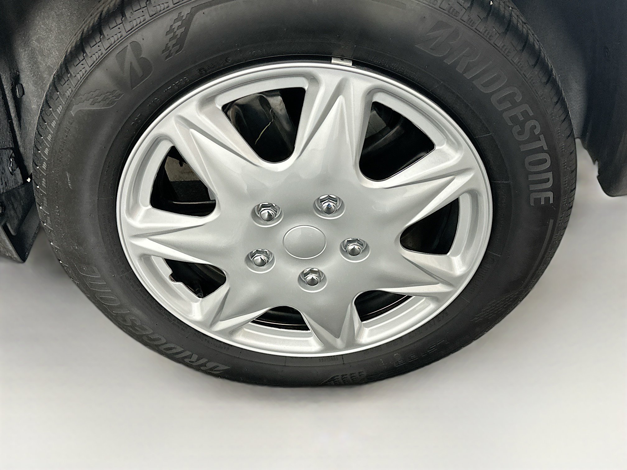 Used 2025 Nissan Kicks SV FWD image 11