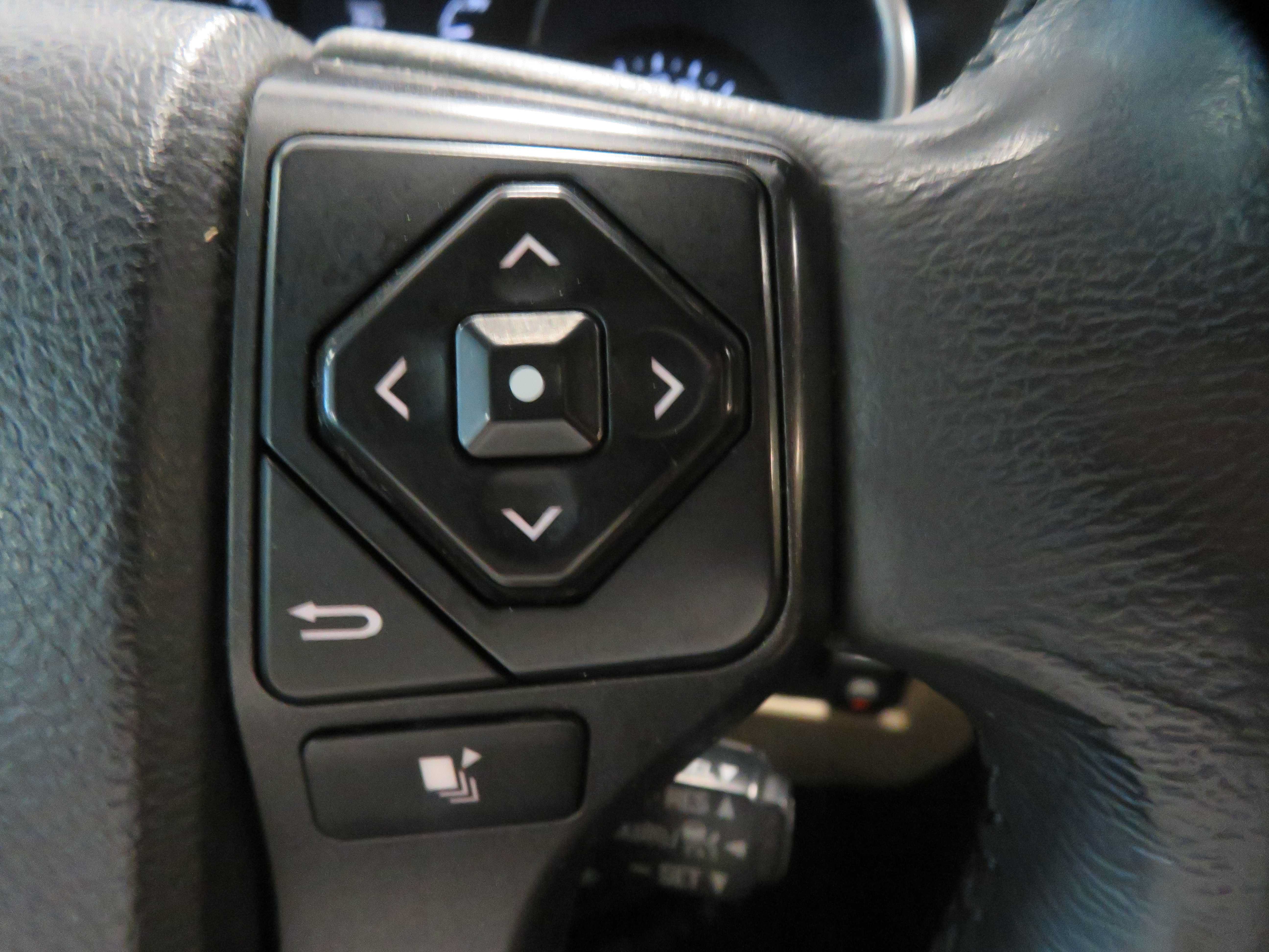 Used 2018 Toyota Sequoia Limited w/ Safety & Convenience Package AWD/4WD image 37