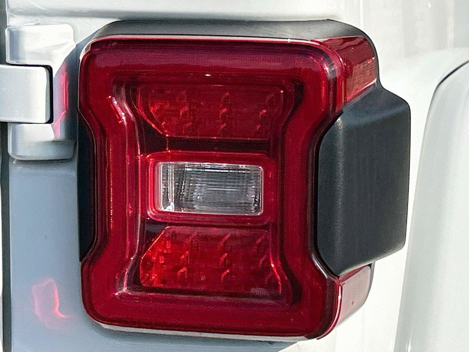 Used 2018 Jeep Wrangler Unlimited Rubicon AWD/4WD image 11