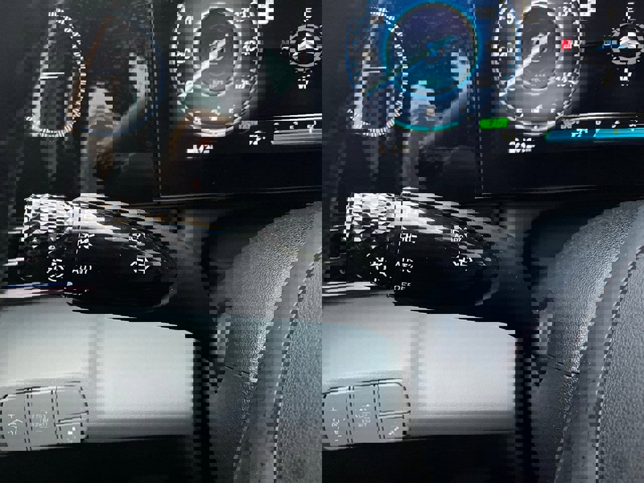 Used 2025 Hyundai Elantra Limited image 37