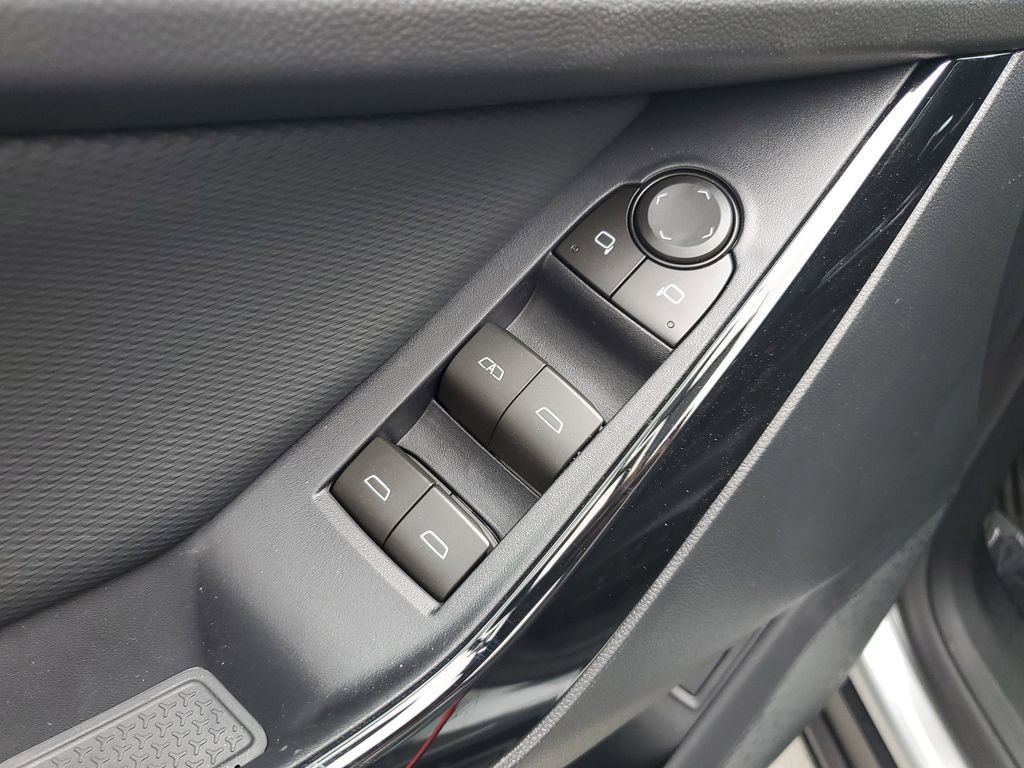 New 2026 Chevrolet Equinox LT w/ Convenience Package II FWD image 21