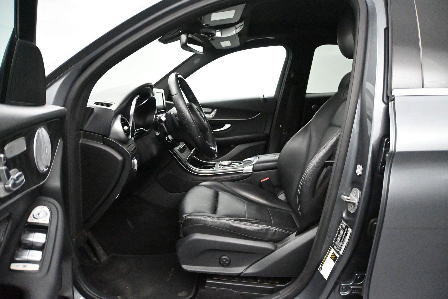 Used 2018 Mercedes-Benz GLC 300 4MATIC image 8