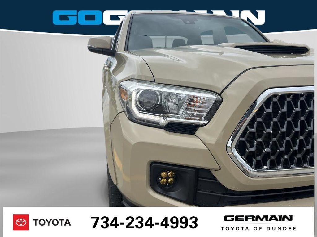 Used 2018 Toyota Tacoma TRD Sport AWD/4WD image 16