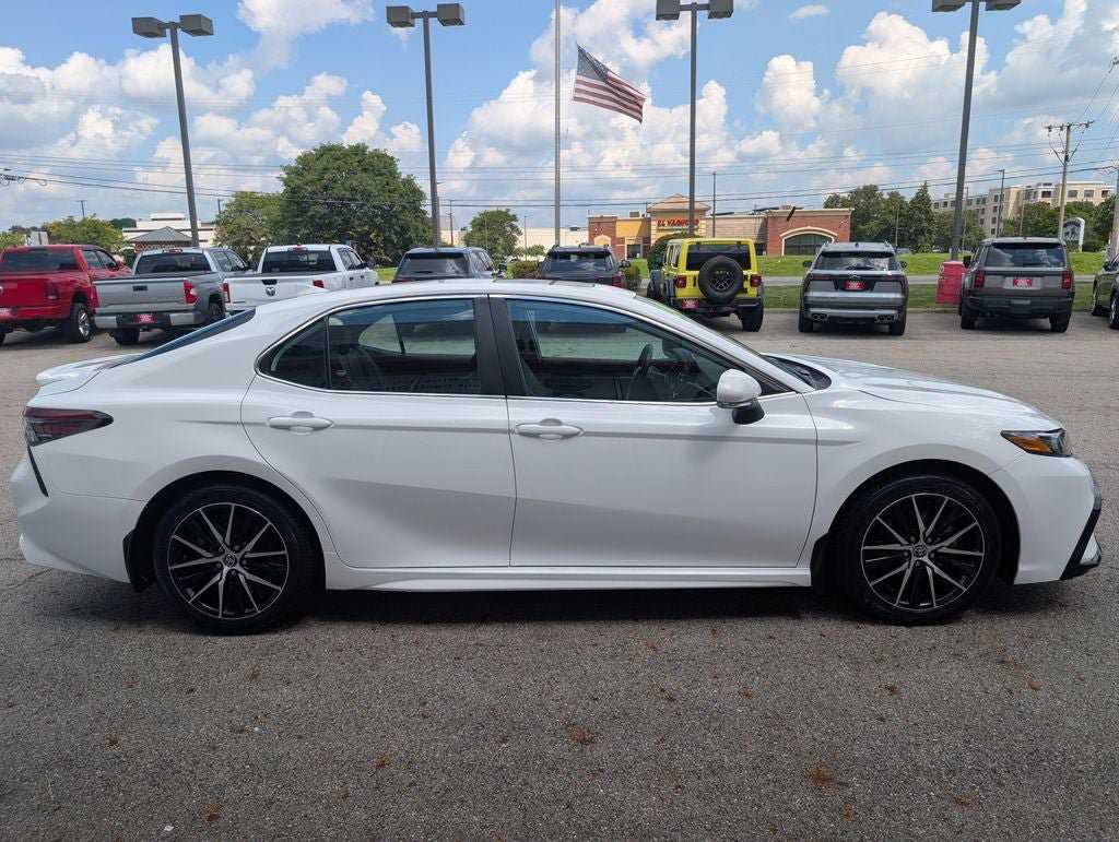 Used 2024 Toyota Camry SE w/ Audio Upgrade Package FWD image 8
