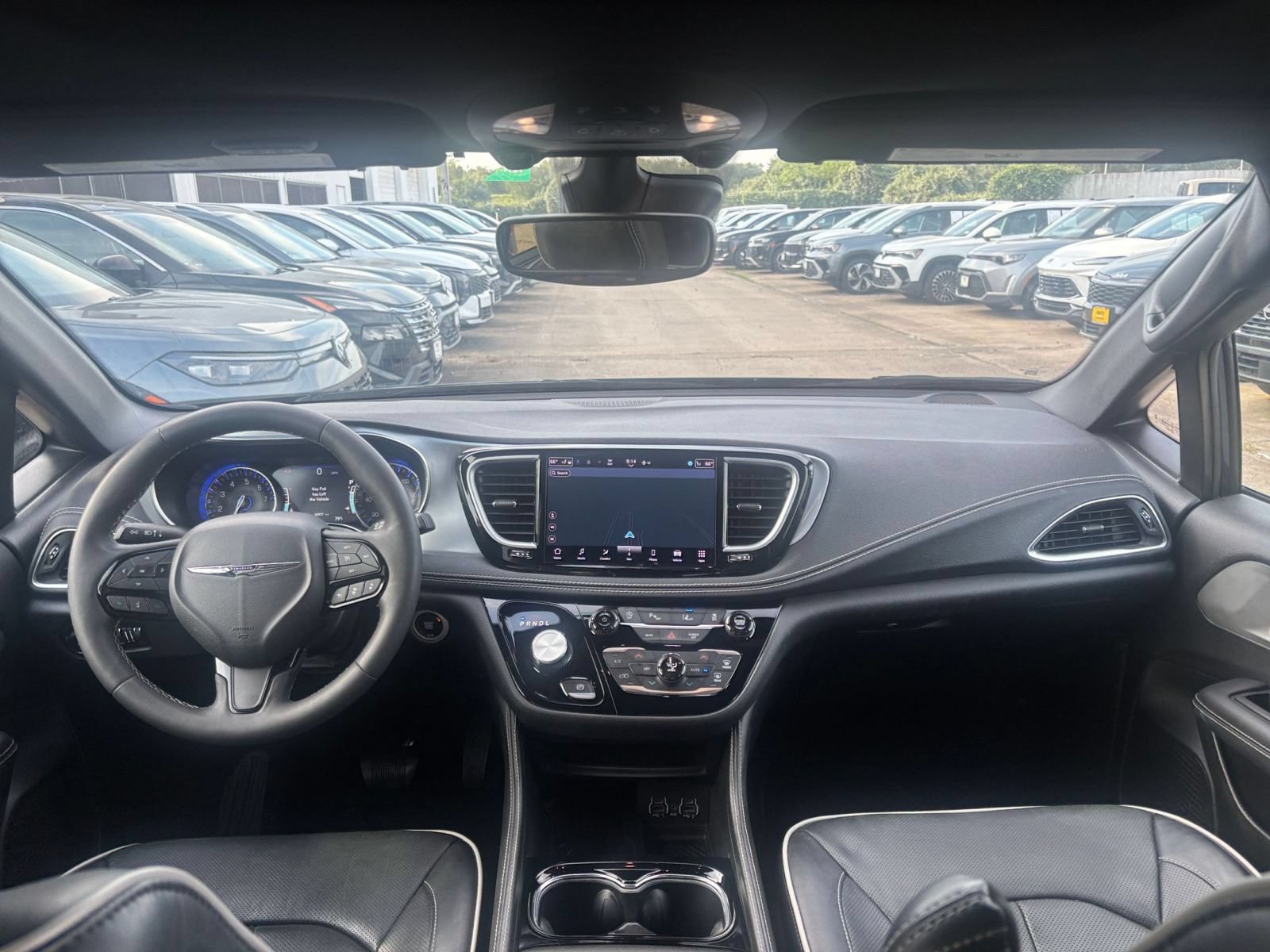Used 2025 Chrysler Pacifica Limited FWD image 37