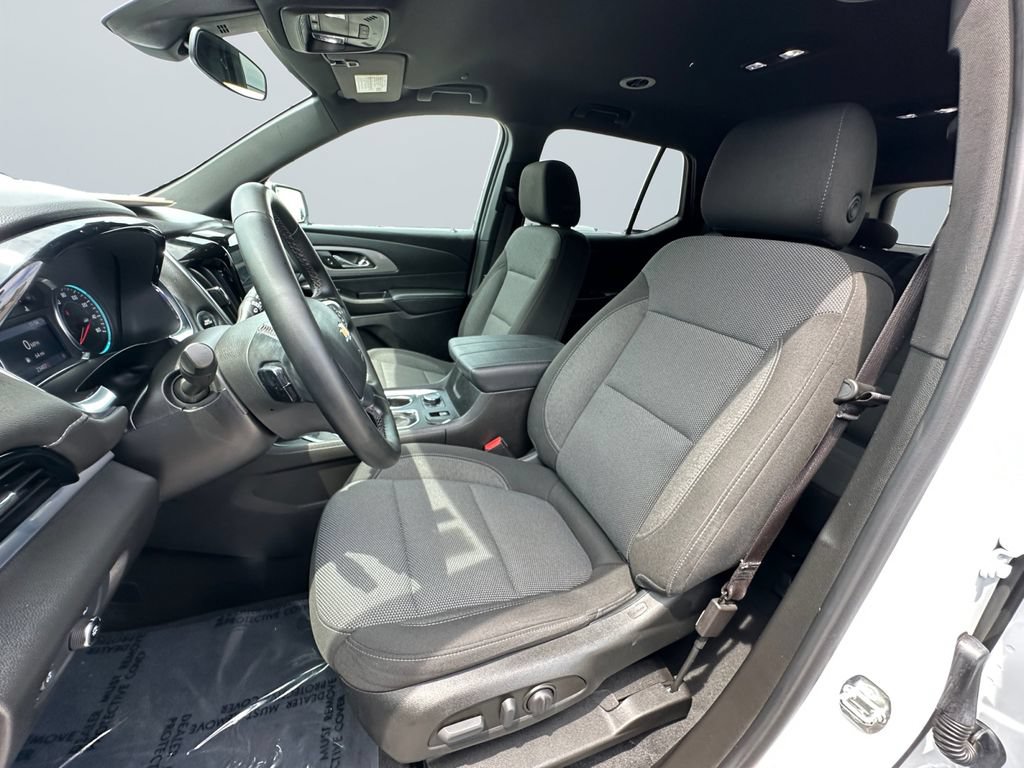 Used 2023 Chevrolet Traverse LT FWD image 9