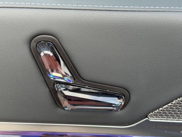 Certified 2024 BMW i7 xDrive60 w/ Premium Package image 17