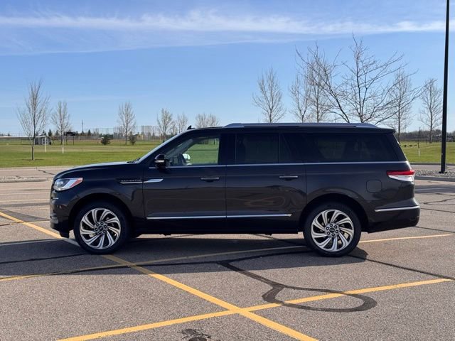 Used 2022 Lincoln Navigator L Reserve AWD/4WD image 36