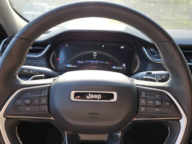 Used 2023 Jeep Grand Cherokee Laredo w/ Luxury Tech Group I RWD image 21