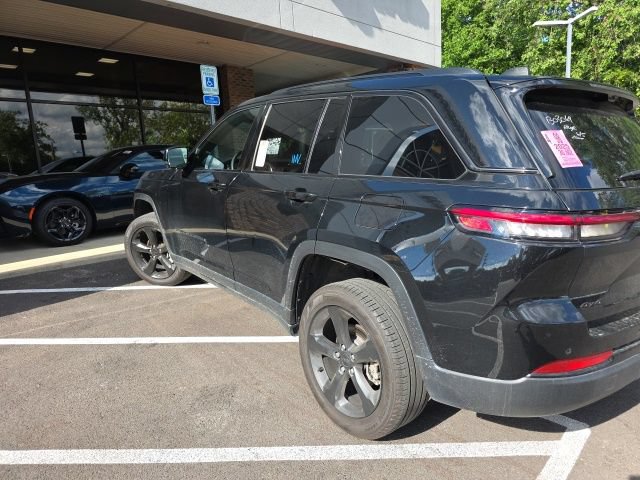 Used 2025 Jeep Grand Cherokee Limited w/ Luxury Tech Group II AWD/4WD image 9