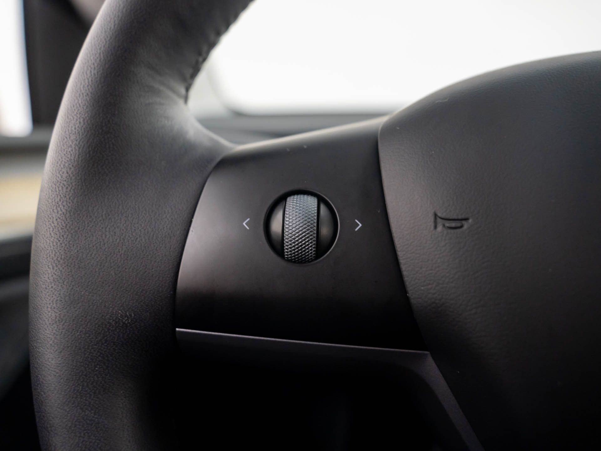 Used 2023 Tesla Model Y Long Range image 31