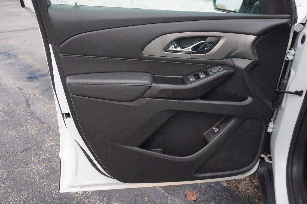 Certified 2023 Chevrolet Traverse LT w/ LPO, Floor Liner Package image 24