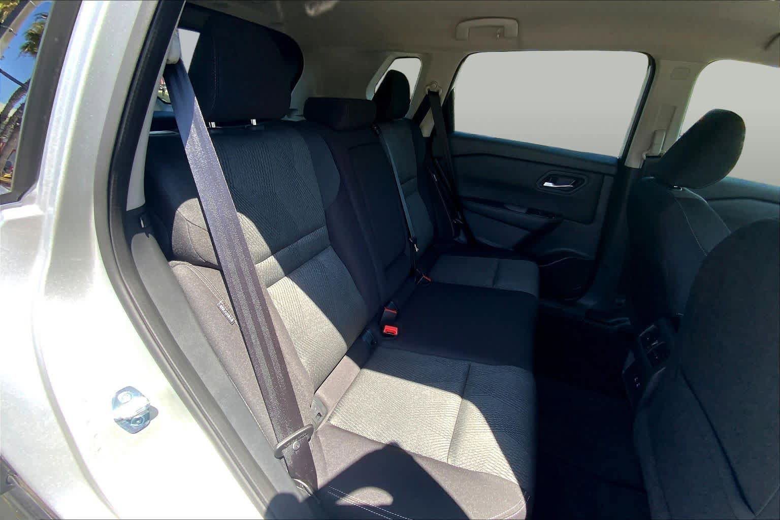 Used 2024 Nissan Rogue SV image 19