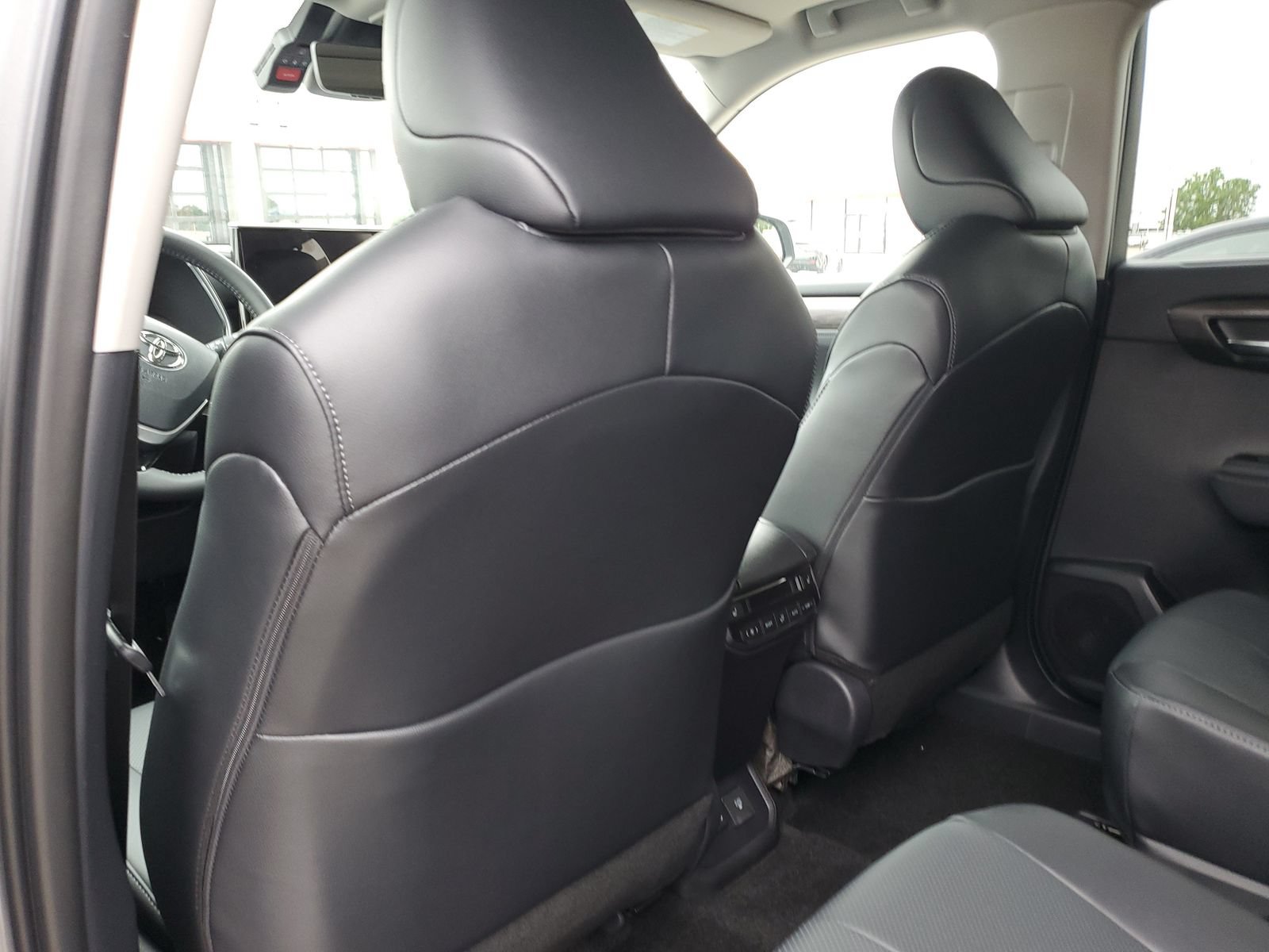 New 2026 Toyota Highlander Platinum AWD/4WD image 12
