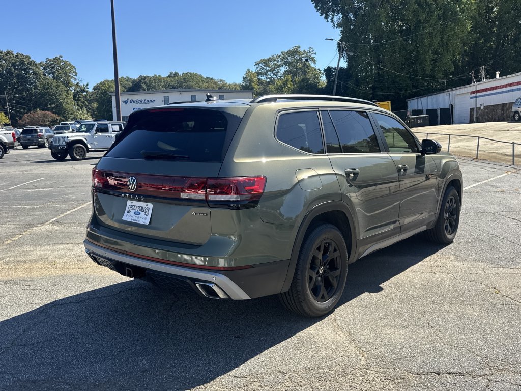 Used 2024 Volkswagen Atlas Peak Edition SE AWD/4WD image 7