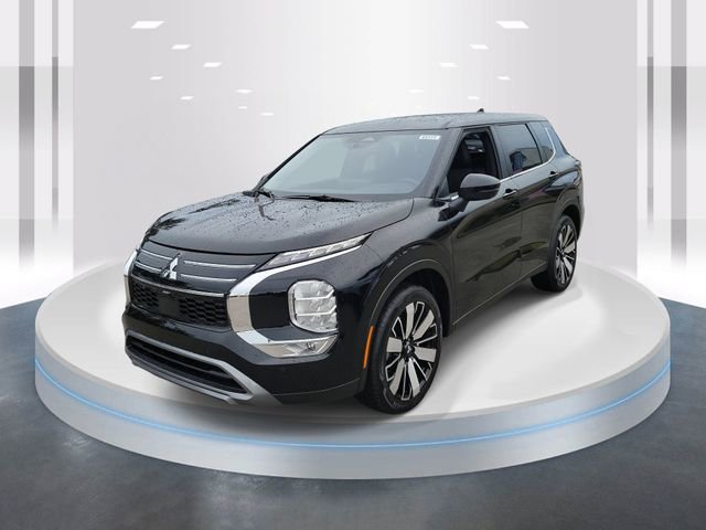 New 2025 Mitsubishi Outlander SE image 3