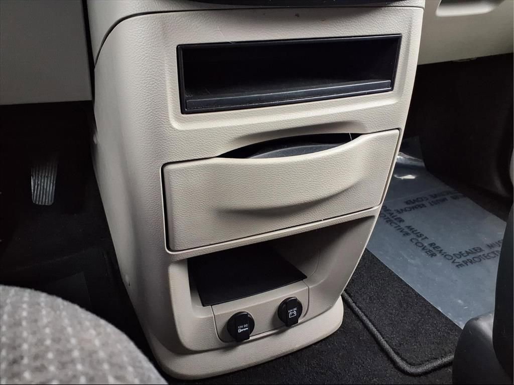 Used 2018 Dodge Grand Caravan SE w/ UConnect Hands-Free Group image 11