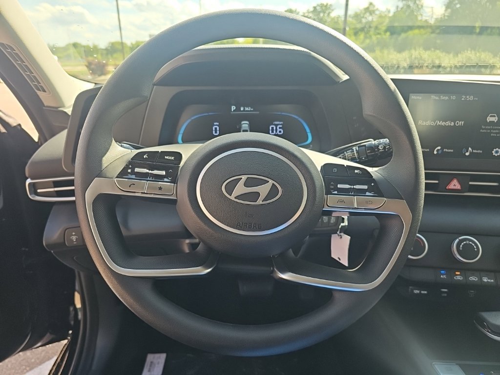 New 2026 Hyundai Elantra SE FWD image 16