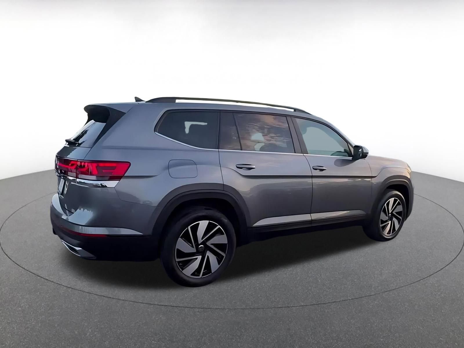 Used 2025 Volkswagen Atlas SE image 15