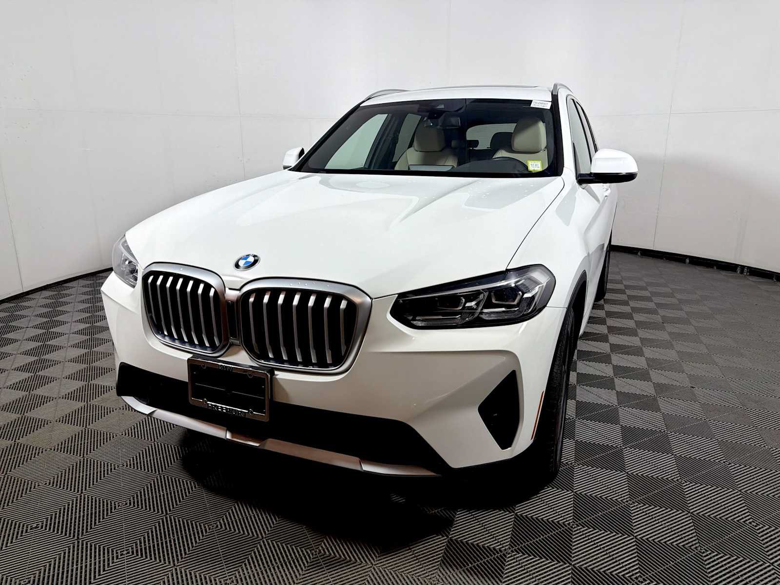 Used 2024 BMW X3 xDrive30i w/ Convenience Package AWD/4WD image 3