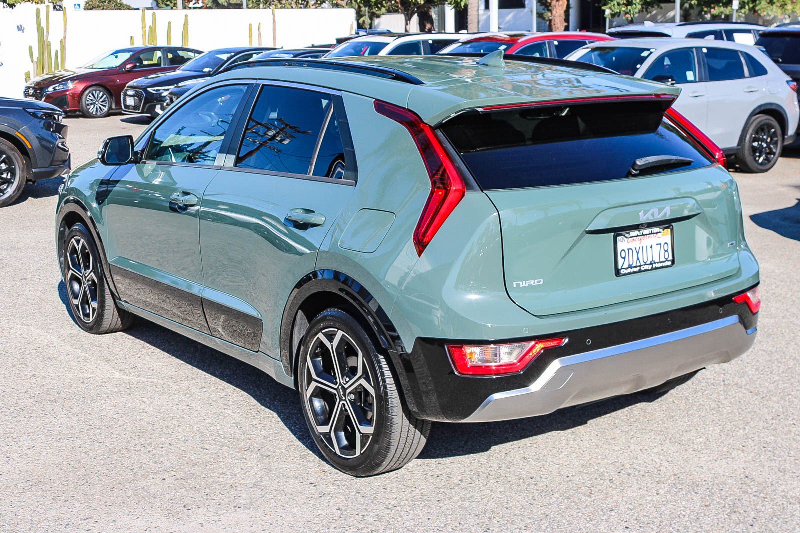 Used 2023 Kia Niro EX Touring image 7