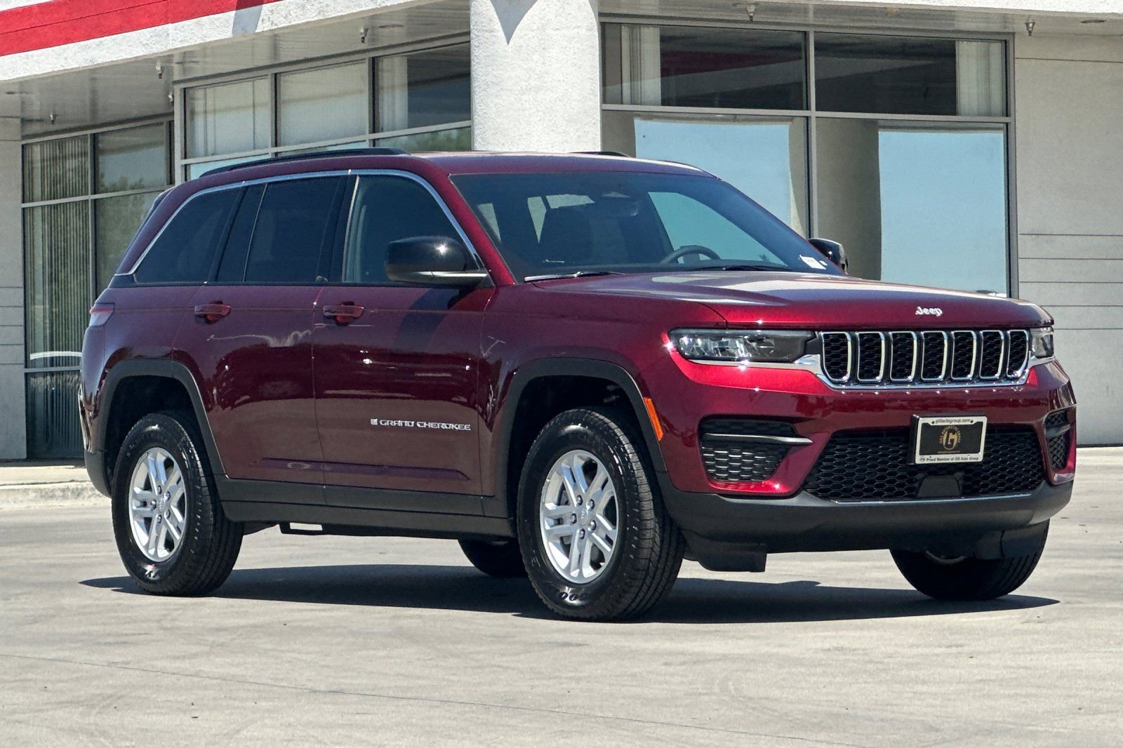 New 2025 Jeep Grand Cherokee Laredo w/ Luxury Tech Group I RWD image 9
