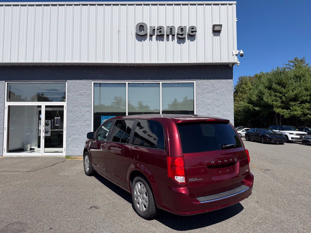Used 2018 Dodge Grand Caravan SE w/ UConnect Hands-Free Group FWD image 4