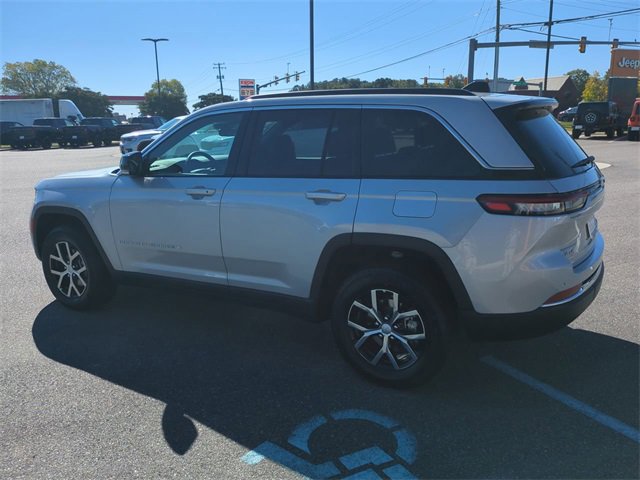 New 2025 Jeep Grand Cherokee Limited w/ Trailer Tow Package image 6